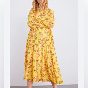 Small Zara floral midi dress.